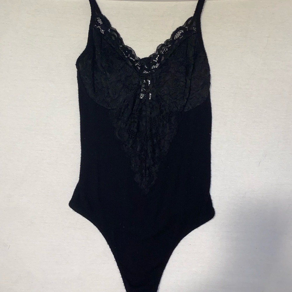Cute black bodysuit 🤍